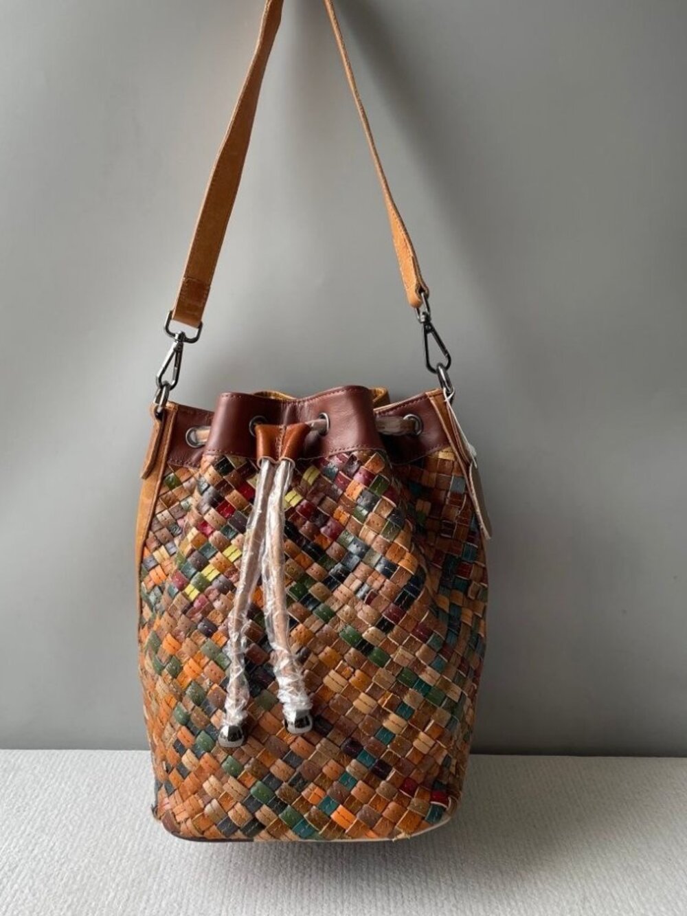 Hand‑Woven Top‑Grain Leather Color‑Block Drawstring Bucket Bag Daily use
